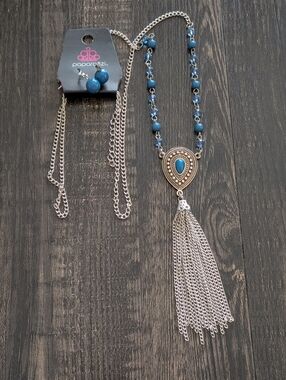 Paparazzi Silvertone Necklace & Earrings Set NWT